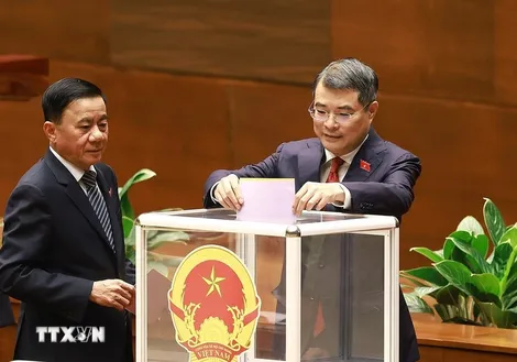 Thông qua Nghị quyết bầu Thủ tướng Chính phủ khóa XVI