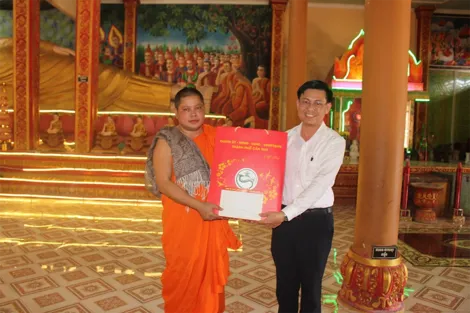 Thăm, chúc Tết Chôl Chnăm Thmây tại xã Trường Khánh, Long Phú và Tân Thạnh