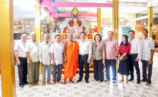 Ông Trần Văn Huyến thăm, chúc Tết Chôl Chnăm Thmây tại xã Lịch Hội Thượng