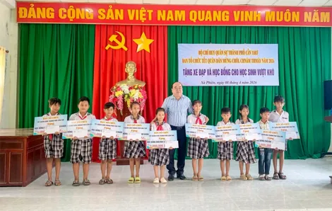 Trao xe đạp và học bổng tặng học sinh khó khăn dịp Tết Chôl Chnăm Thmây