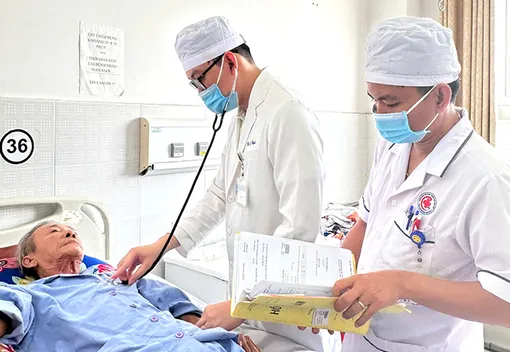 Can thiệp nội mạch phức tạp, cứu bàn chân của cụ ông 70 tuổi