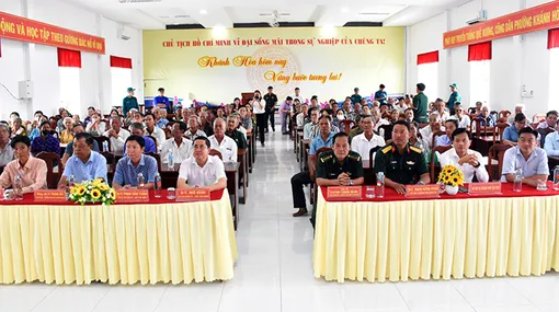 100 phần quà tặng người có công tại phường Khánh Hòa