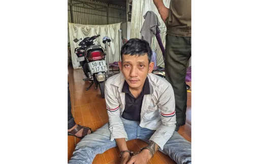 Công an phường Phú Lợi bắt đối tượng truy nã Bi 'Chích chòe'