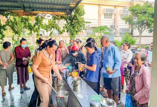 Chung tay chăm lo an sinh xã hội