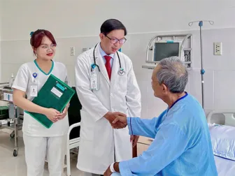 Cứu chữa thành công người đàn ông bị phình động mạch chủ bụng dọa vỡ