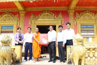 Thăm, chúc Tết Chôl Chnăm Thmây tại phường Mỹ Xuyên