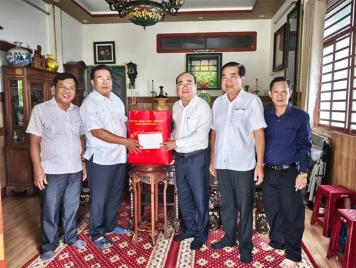 Lãnh đạo thành phố thăm, chúc Tết Chôl Chnăm Thmây tại xã Cù Lao Dung và Thới An Hội