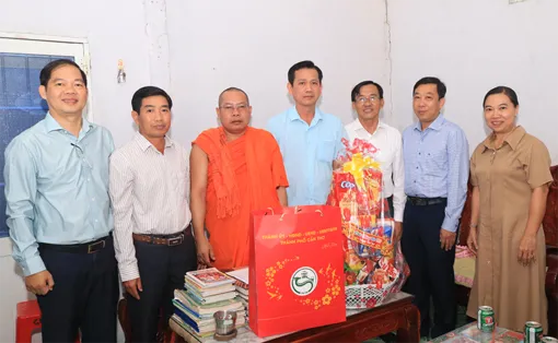Lãnh đạo TP Cần Thơ thăm, chúc mừng Tết cổ truyền Chôl Chnăm Thmây của đồng bào Khmer tại xã Phú Lộc