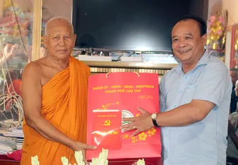 Ông Nguyễn Ngọc Tâm thăm, chúc Tết Chôl Chnăm Thmây tại phường Vĩnh Phước