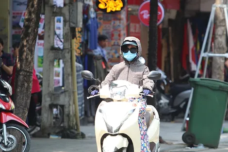 Thời tiết ngày 11/4: Nhiệt độ vượt 40 độ C, nắng nóng gay gắt lan rộng nhiều khu vực