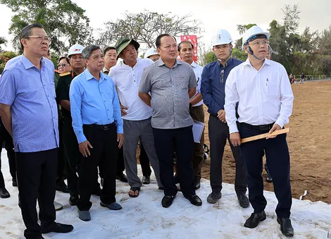 Kiểm tra tiến độ cao tốc Châu Đốc - Cần Thơ - Sóc Trăng giai đoạn 1, dự án thành phần 4