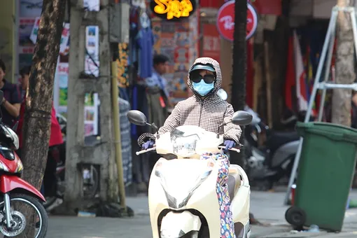 Thời tiết ngày 11/4: Nhiệt độ vượt 40 độ C, nắng nóng gay gắt lan rộng nhiều khu vực