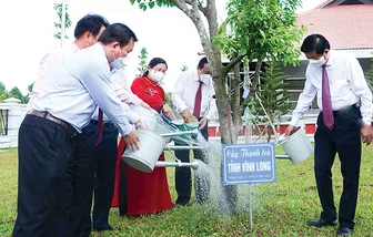 Bài 2: “Miền Tây thu nhỏ” trong ngôi đền thiêng