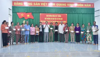 Thứ trưởng Bộ Dân tộc và Tôn giáo Y Thông thăm, chúc Tết Chôl Chnăm Thmây đồng bào Khmer tại xã Hồ Đắc Kiện