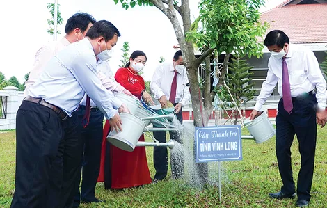 Bài 2: “Miền Tây thu nhỏ” trong ngôi đền thiêng