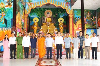 Lãnh đạo thành phố thăm, chúc Tết Chôl Chnăm Thmây tại xã Mỹ Hương, xã Mỹ Tú