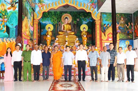 Lãnh đạo thành phố thăm, chúc Tết Chôl Chnăm Thmây tại xã Mỹ Hương, xã Mỹ Tú