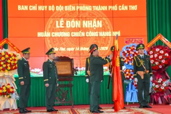 Bộ đội Biên phòng Cần Thơ đón nhận Huân chương Chiến công hạng Nhì