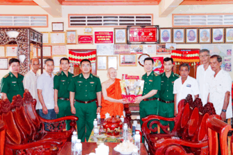 ភាព​កក់​ក្តៅ​នៃ​មនោ​សញ្ចេត​នា​កង​ទ័ព​-ប្រ​ជា​ជន​ក្នុង​ឱកាស​បុណ្យ​ចូល​ឆ្នាំ​ថ្មី​ប្រ​ពៃ​ណី​ខ្មែរ