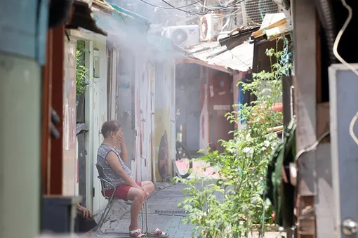 Hàn Quốc trả tiền cho người giúp đỡ các hộ đơn thân