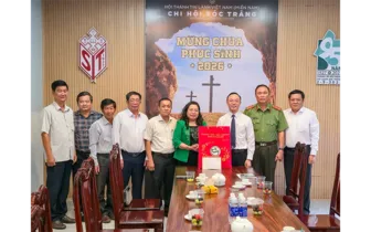 Lãnh đạo TP Cần Thơ thăm, chúc mừng Lễ Phục sinh tại phường Sóc Trăng