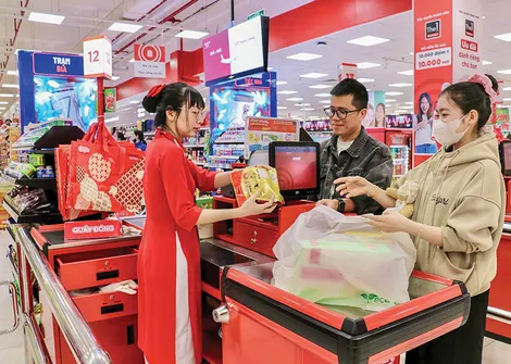 Central Retail Việt Nam thu phí sử dụng túi phân hủy sinh học từ 9-4