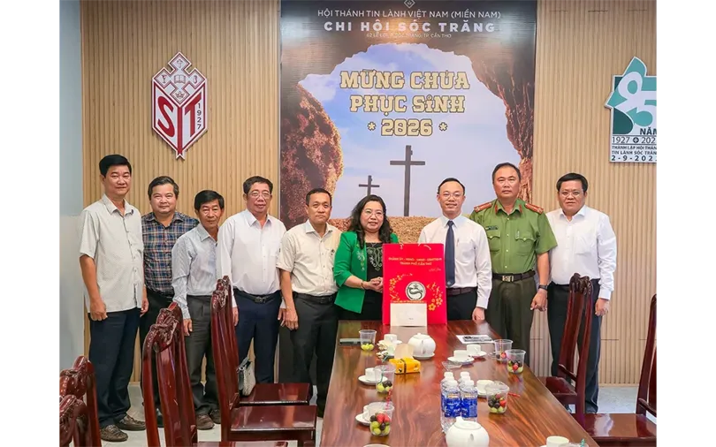 Lãnh đạo TP Cần Thơ thăm, chúc mừng Lễ Phục sinh tại phường Sóc Trăng