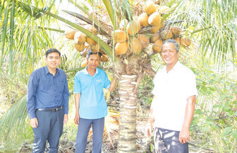 ចលនា​កសិ​ករ​ផលិត ធ្វើ​អា​ជីវ​កម្ម​ពូ​កែ​ផ្ដើម​ពី​ទម្រង់​មាន​ប្រ​សិទ្ធ​ភាព​