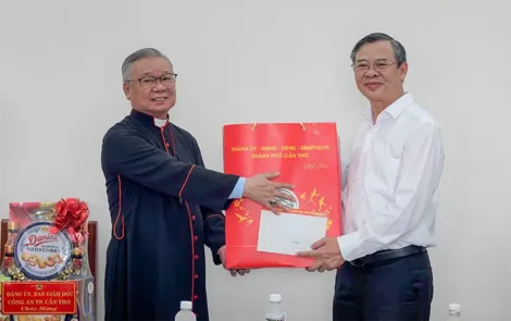 Lãnh đạo thành phố thăm, chúc mừng đồng bào Công giáo, Tin lành nhân Lễ Phục sinh