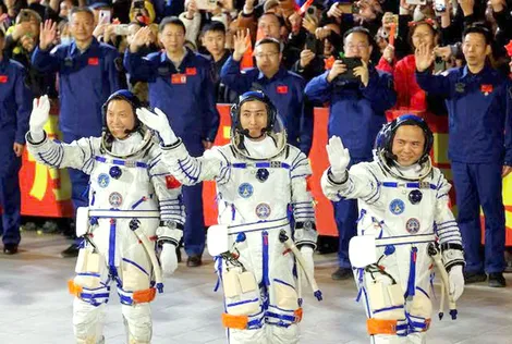 Phi hành đoàn Thần Châu-21 của Trung Quốc sẽ ở lại không gian thêm một tháng