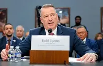 Quyền giám đốc cơ quan di trú và hải quan Mỹ bất ngờ từ chức