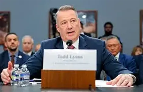 Quyền giám đốc cơ quan di trú và hải quan Mỹ bất ngờ từ chức