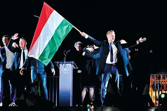 Cú sốc chính trị của phe dân túy