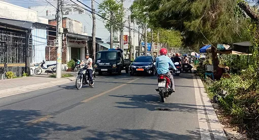 Bất cập vạch tim đường ở đường Lê Hồng Phong, phường Vị Tân