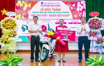 Agribank Hậu Giang tổ chức bốc thăm trúng thưởng "Tết sum vầy - Nhận lộc may"