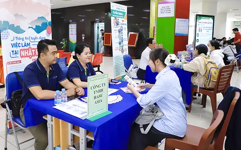 Gần 28.900 lao động Việt Nam đi làm việc ở nước ngoài