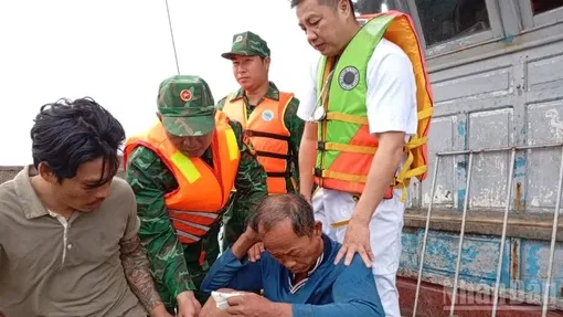 Kịp thời cứu nạn ngư dân bị chấn thương nặng