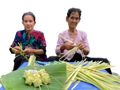 Tình đất, tình người qua chiếc bánh quê
