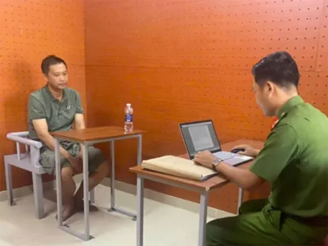 Bắt đối tượng giật điện thoại nữ sinh