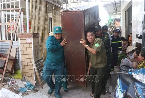 Hỗ trợ người dân bị sạt lở nghiêm trọng trên kênh xáng Bạc Liêu - Cà Mau