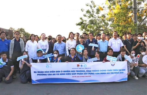 Hơn 200 đoàn viên, sinh viên ra quân xóa điểm đen ô nhiễm môi trường, khai thông dòng chảy