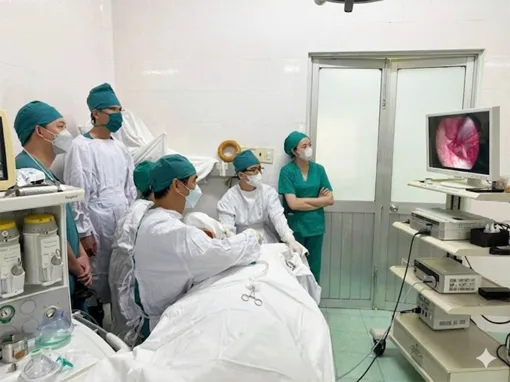 Chữa bệnh ù tai do khối u hiếm gặp thường gặp ở phụ nữ trung niên