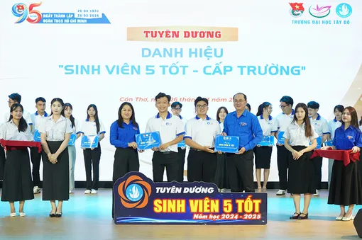 Cùng sinh viên hội nhập