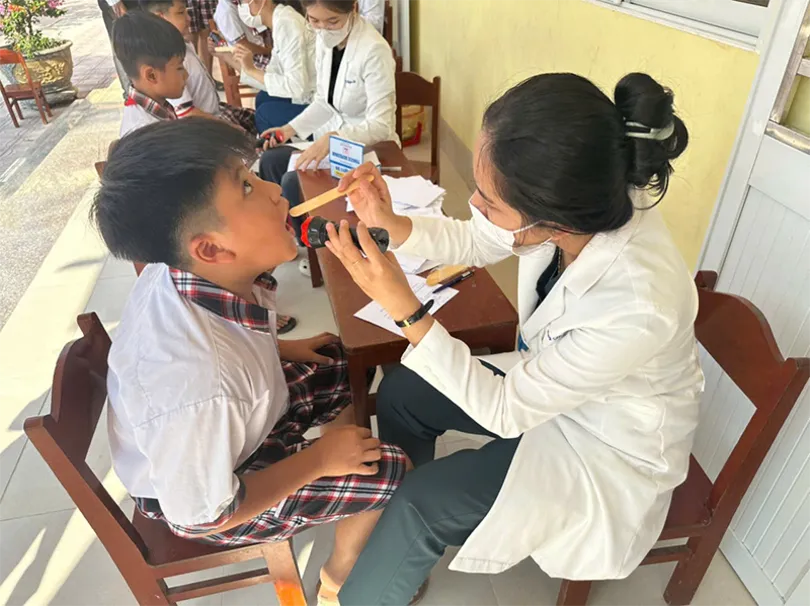 Khám, điều trị bệnh răng miệng miễn phí cho 420 học sinh