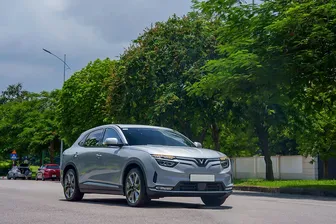 Chủ xe VinFast thích thú với tính năng “kết nối mọi lúc, quản lý mọi nơi”