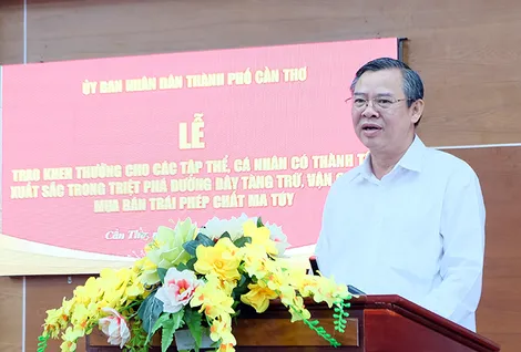 Chủ tịch TP Cần Thơ khen thưởng “nóng” lực lượng triệt phá đường dây ma túy xuyên quốc gia