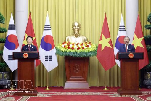 Vietnamese, RoK leaders meet press in Hanoi