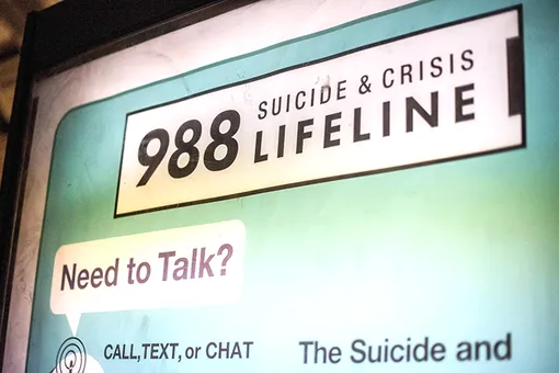 Tỷ lệ tự tử ở Mỹ giảm đáng kể nhờ đường dây nóng 988