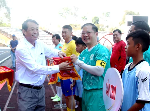 Khai mạc Giải Bóng đá tranh cúp Tứ hùng TP Cần Thơ mở rộng năm 2026