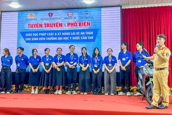 Tuyên truyền pháp luật và hướng dẫn kỹ năng lái xe an toàn